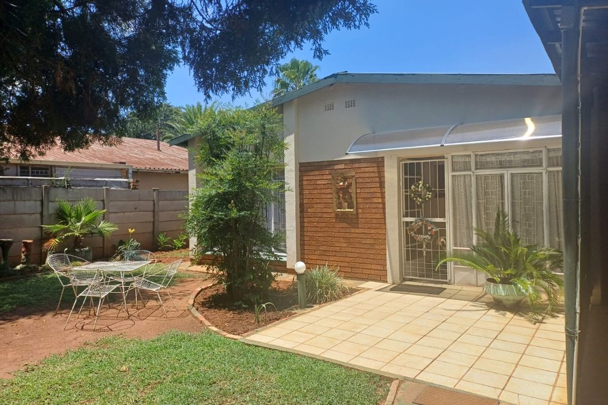 Charming Family Home with Borehole in Randlespark, Klerksdorp - Photo 2