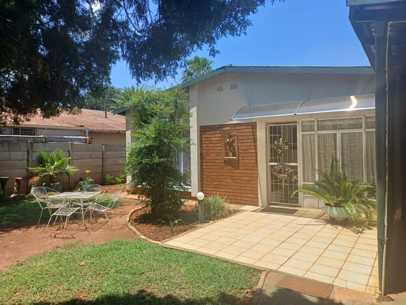 Charming Family Home with Borehole in Randlespark, Klerksdorp - Photo 2