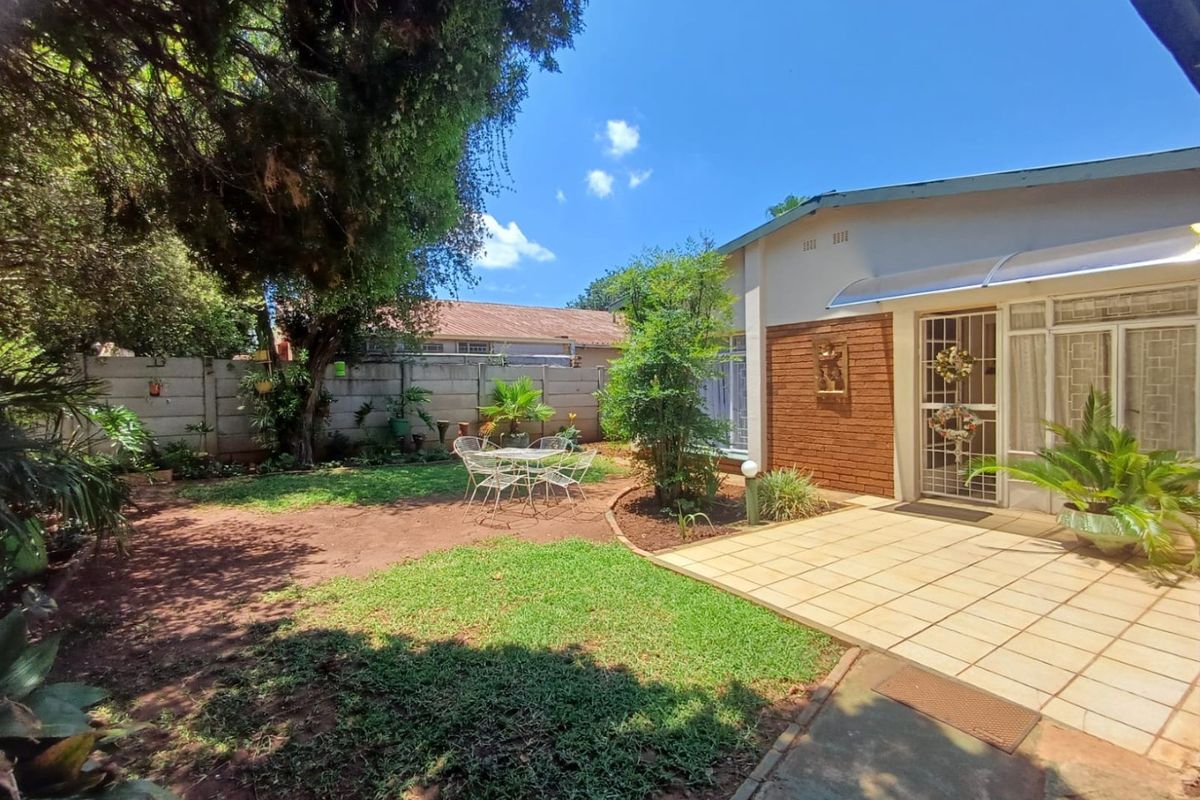 Charming Family Home with Borehole in Randlespark, Klerksdorp - Photo 3