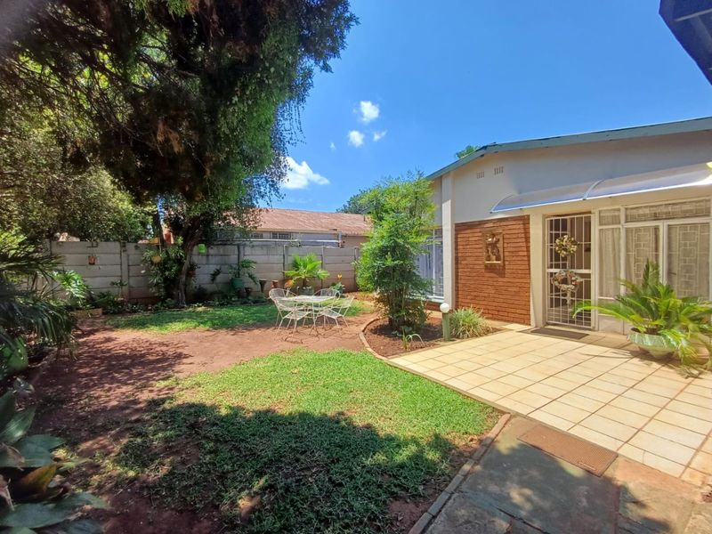 Charming Family Home with Borehole in Randlespark, Klerksdorp - Photo 3