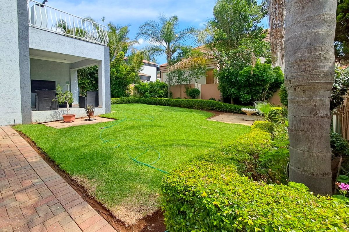 Immaculate 3-Bedroom Cluster with Private Garden in Secure Estate - Photo 2