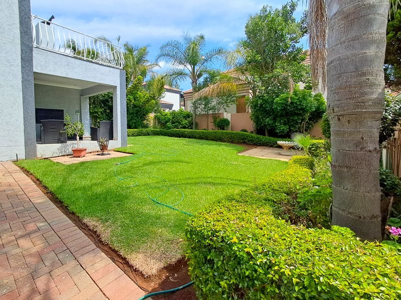 Immaculate 3-Bedroom Cluster with Private Garden in Secure Estate - Photo 2