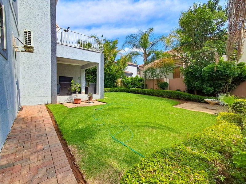 Immaculate 3-Bedroom Cluster with Private Garden in Secure Estate - Photo 3