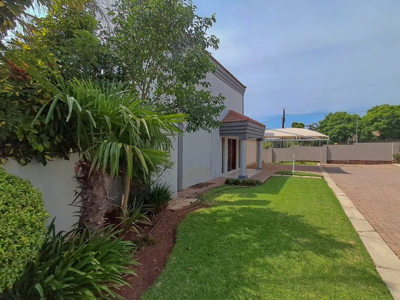 Immaculate 3-Bedroom Cluster with Private Garden in Secure Estate - Photo 7