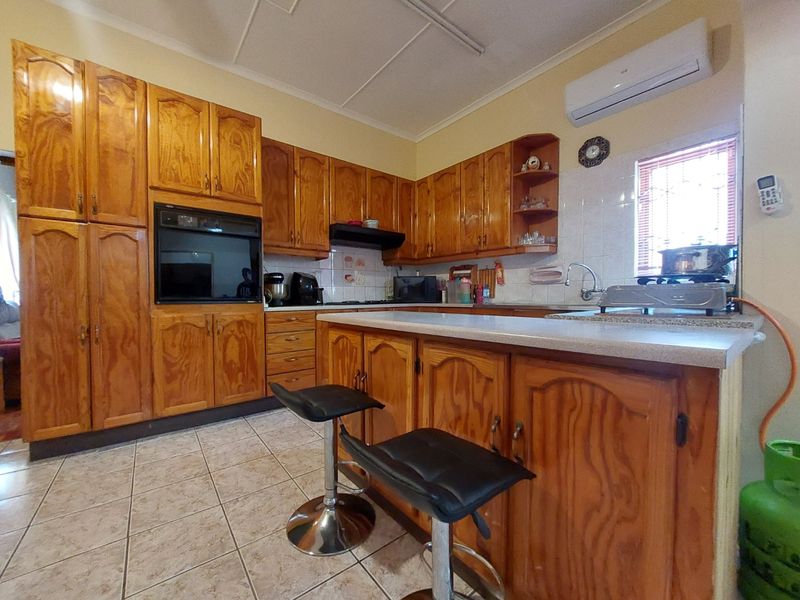 4 Bedroom House for Sale, Stanger Heights - Photo 5