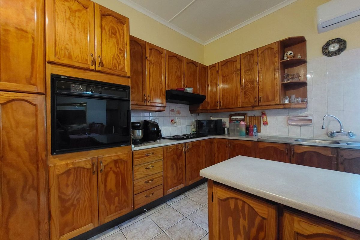 4 Bedroom House for Sale, Stanger Heights - Photo 4