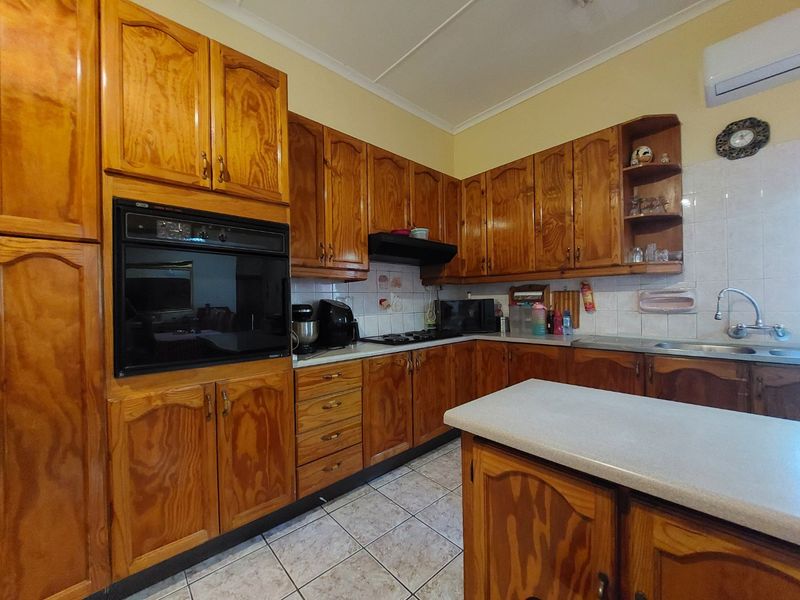 4 Bedroom House for Sale, Stanger Heights - Photo 4
