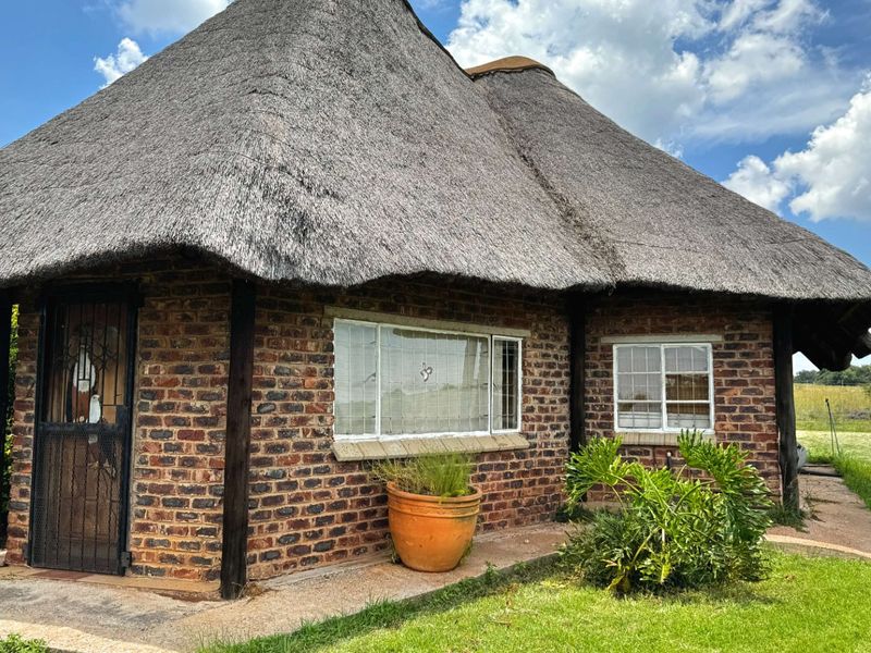 Idillic dream farm with fountains, views and huge 4 bedrooms home - Photo 3