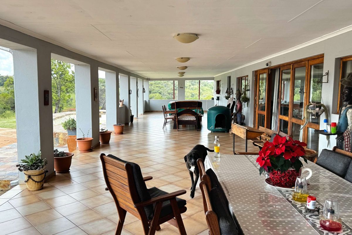 Idillic dream farm with fountains, views and huge 4 bedrooms home - Photo 2