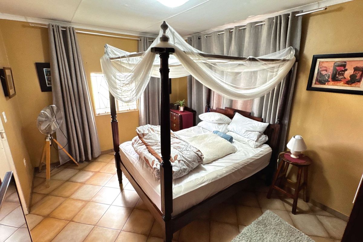 Idillic dream farm with fountains, views and huge 4 bedrooms home - Photo 4