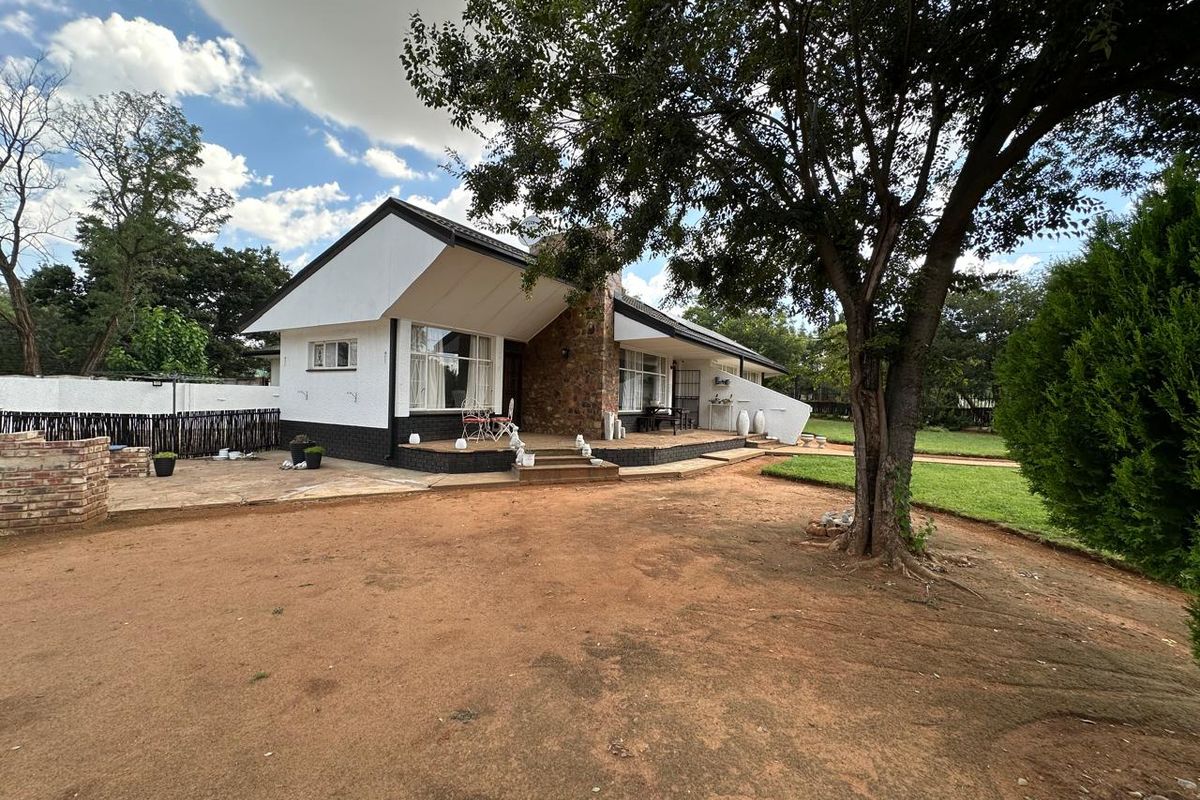 Modern, Secure Family Home with Solar Power in Prime Wolmaransstad Location - Photo 2