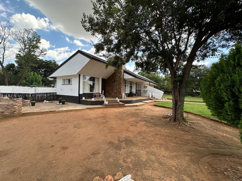 Modern, Secure Family Home with Solar Power in Prime Wolmaransstad Location - Photo 2