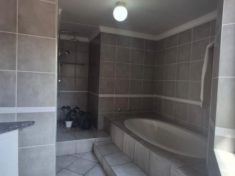 4 Bedroom Family Home for Sale | Kloofendal, Roodepoort - Photo 7