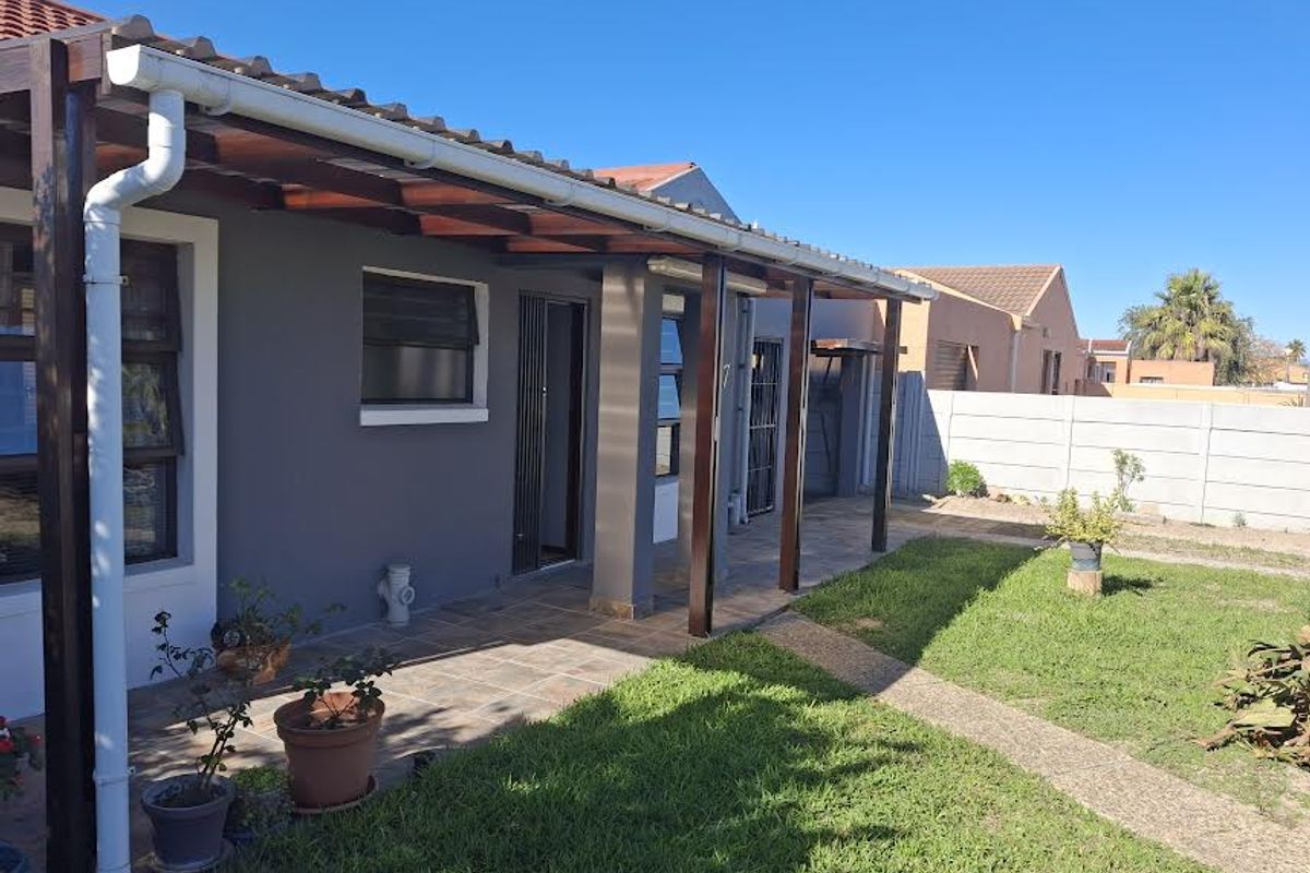 MOVE IN READY - Photo 4