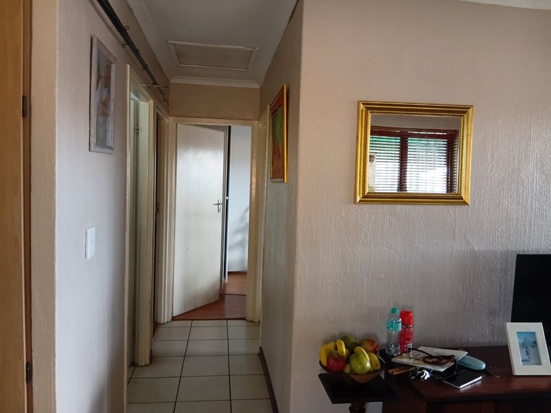 3 Bedroom house on Auction - Photo 8