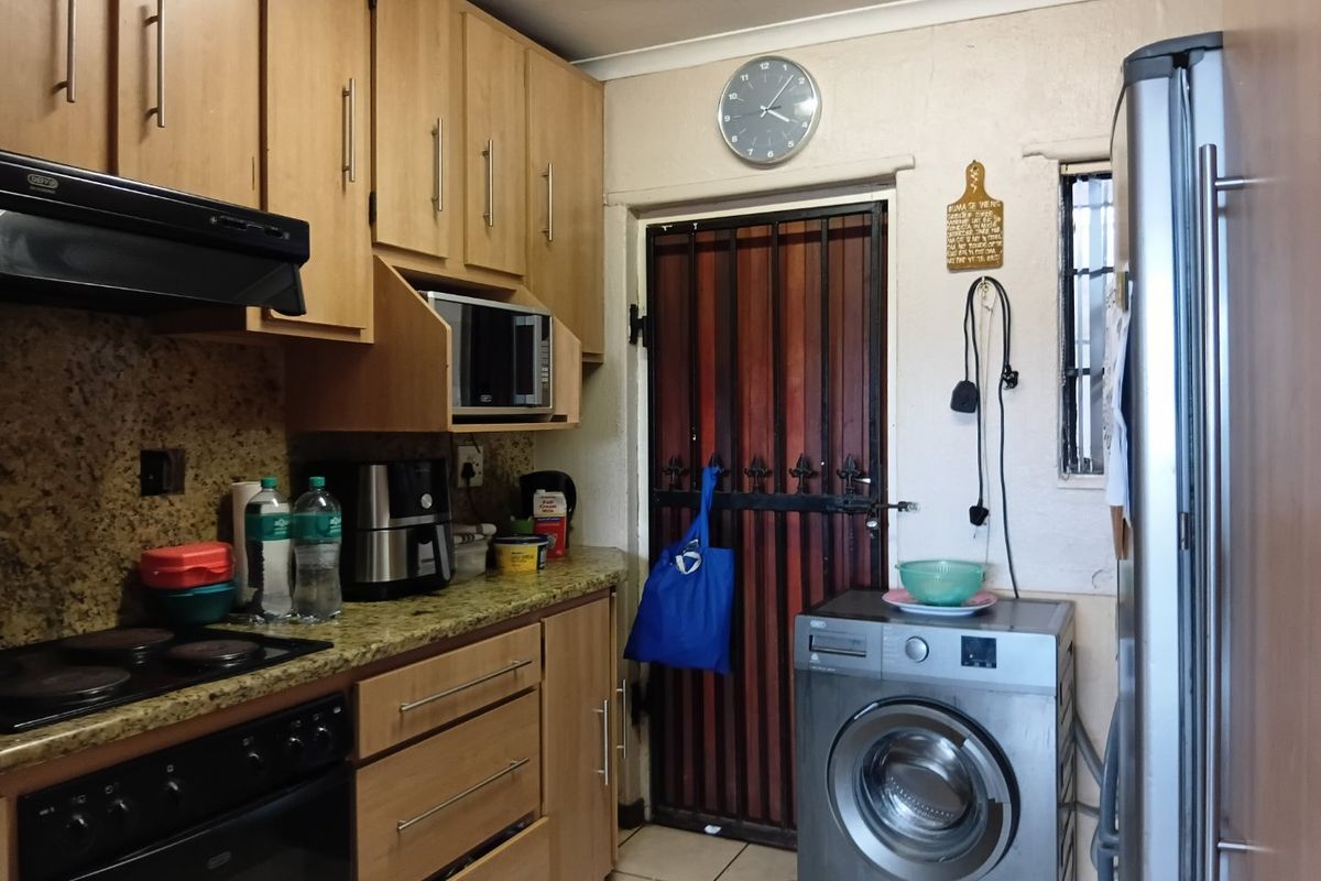 3 Bedroom house on Auction - Photo 3