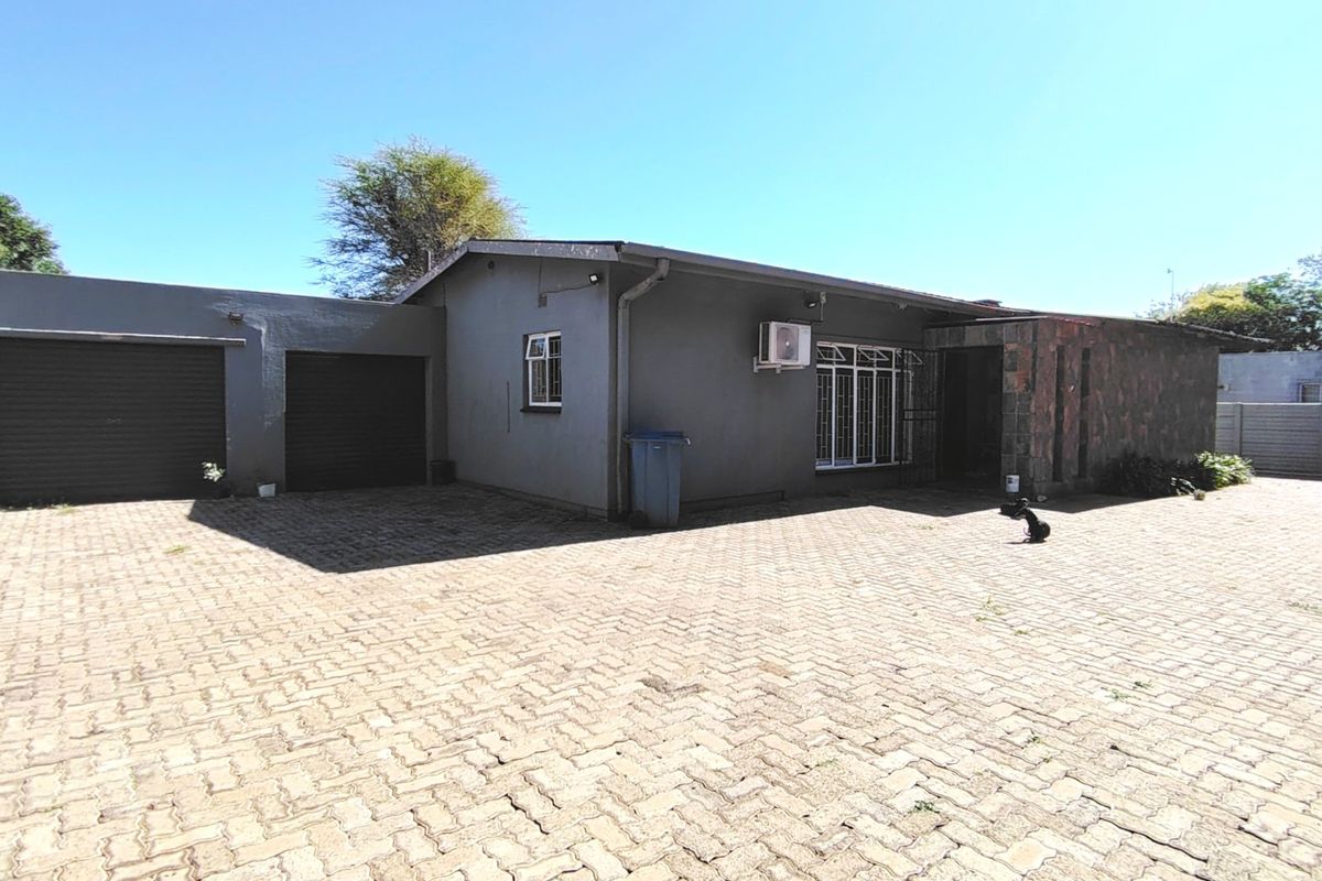 4 Bedroom Family Home for Sale in Vanderbijlpark SW 1 - Photo 3