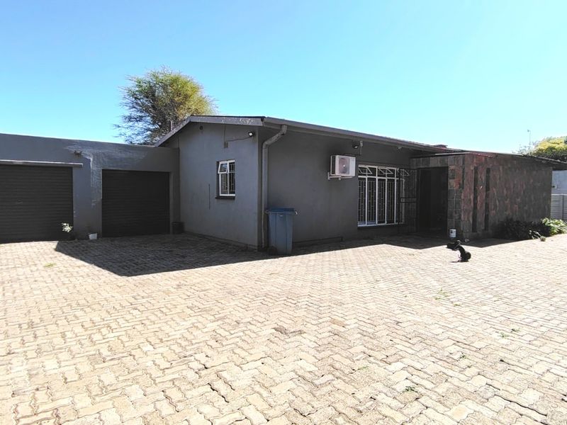 4 Bedroom Family Home for Sale in Vanderbijlpark SW 1 - Photo 3