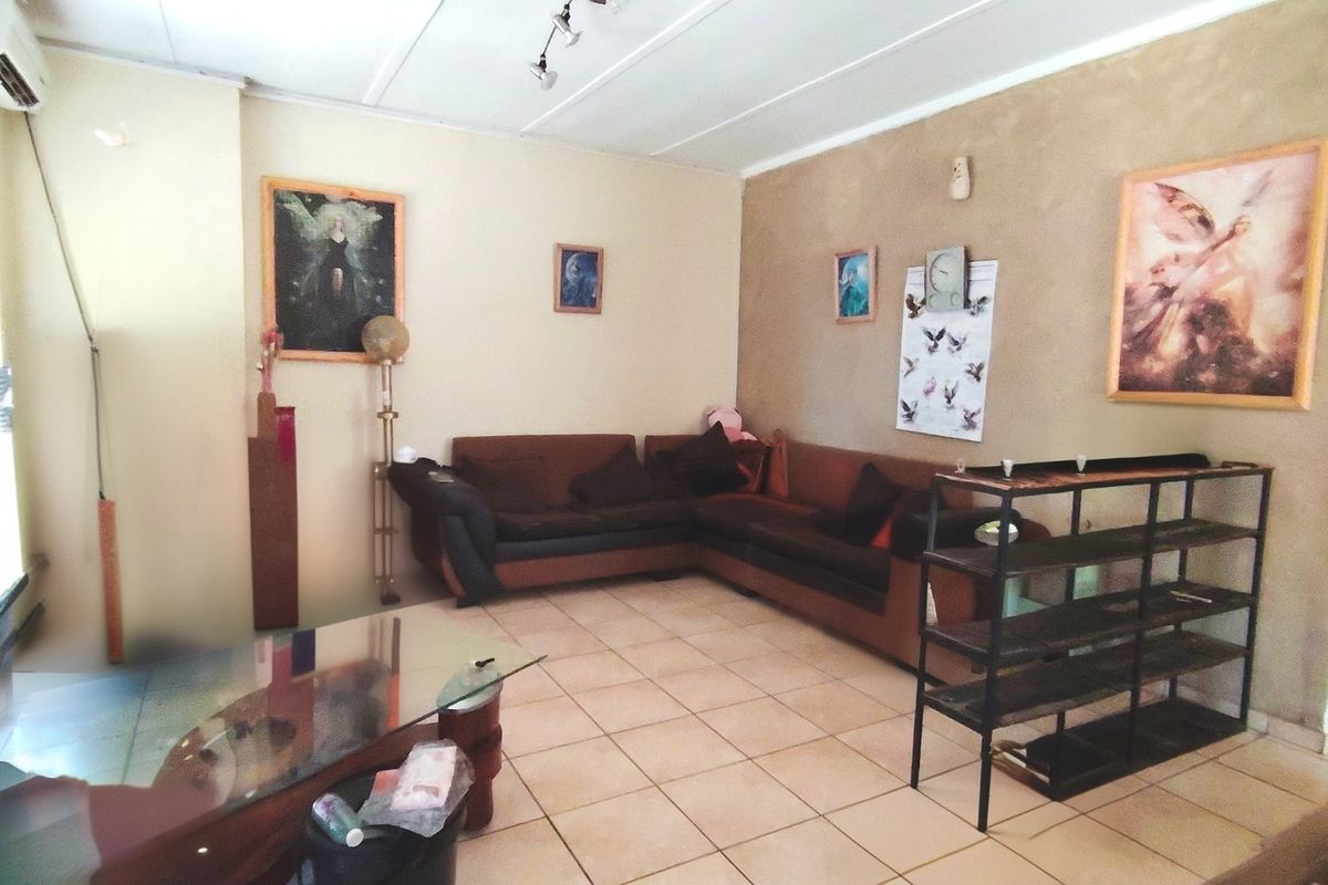 4 Bedroom Family Home for Sale in Vanderbijlpark SW 1 - Photo 2