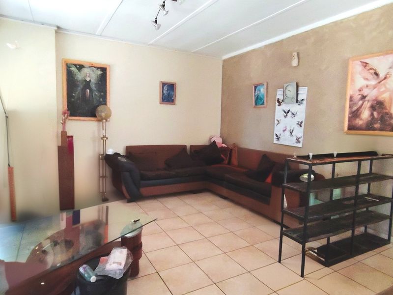 4 Bedroom Family Home for Sale in Vanderbijlpark SW 1 - Photo 2