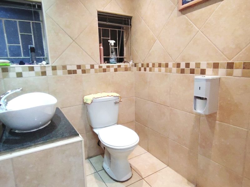 4 Bedroom Family Home for Sale in Vanderbijlpark SW 1 - Photo 9