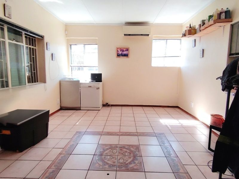 4 Bedroom Family Home for Sale in Vanderbijlpark SW 1 - Photo 6