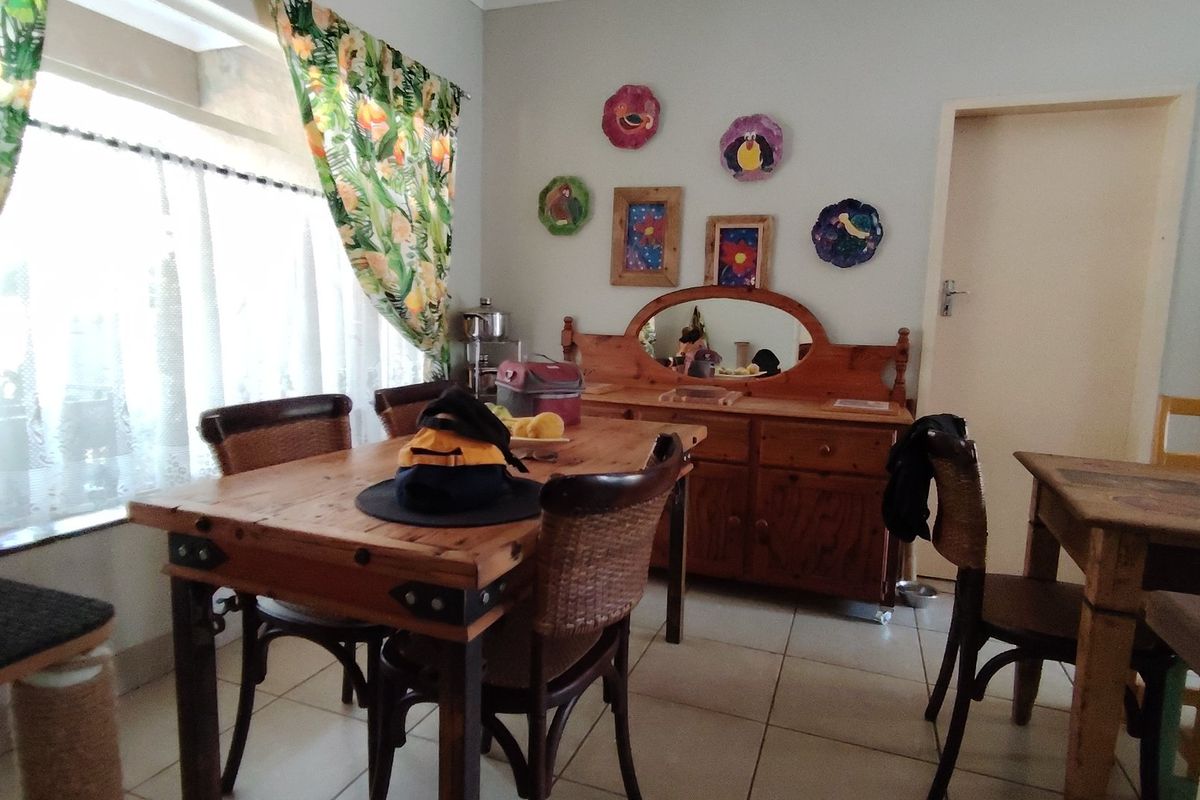 Well-Planned Family Home with Two Income-Generating Flatlets - Photo 3