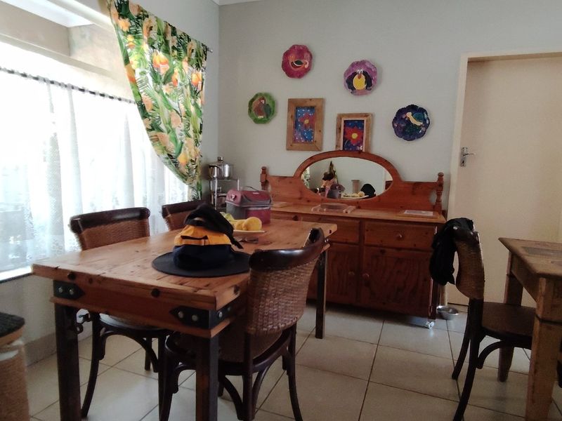 Well-Planned Family Home with Two Income-Generating Flatlets - Photo 3