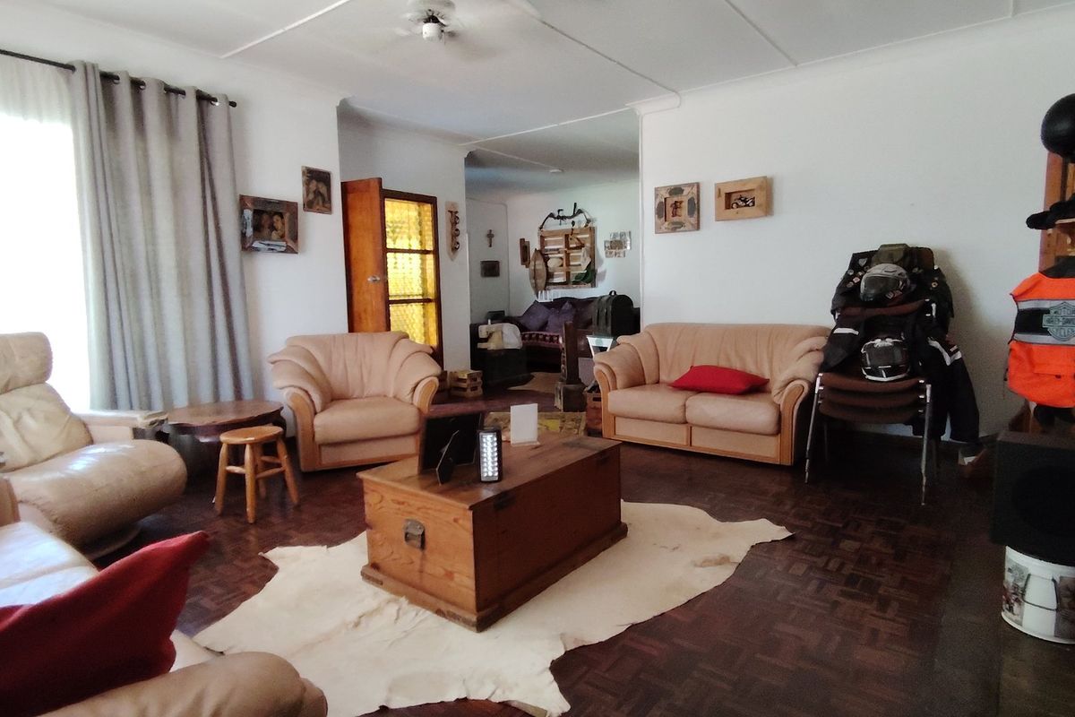 Well-Planned Family Home with Two Income-Generating Flatlets - Photo 5