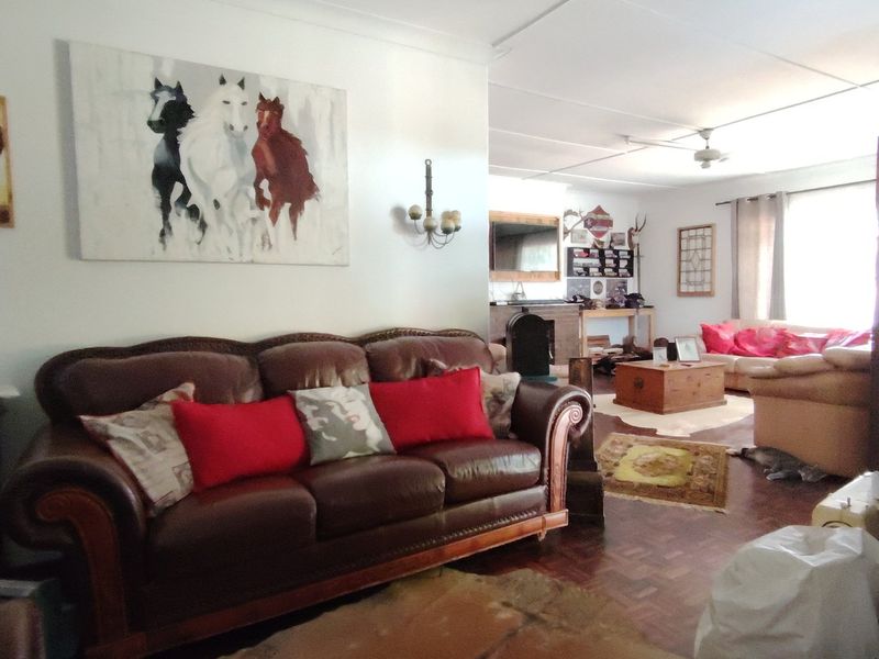 Well-Planned Family Home with Two Income-Generating Flatlets - Photo 10