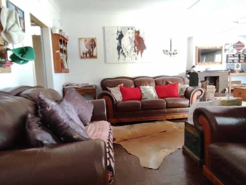 Well-Planned Family Home with Two Income-Generating Flatlets - Photo 8