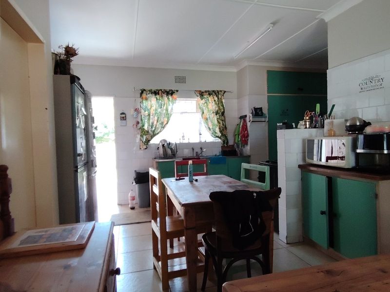 Well-Planned Family Home with Two Income-Generating Flatlets - Photo 4