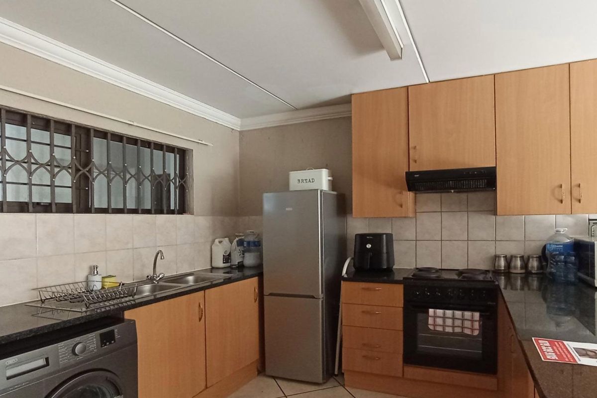 1 Bedroom Apartment for Sale in Sunninghill - Photo 3