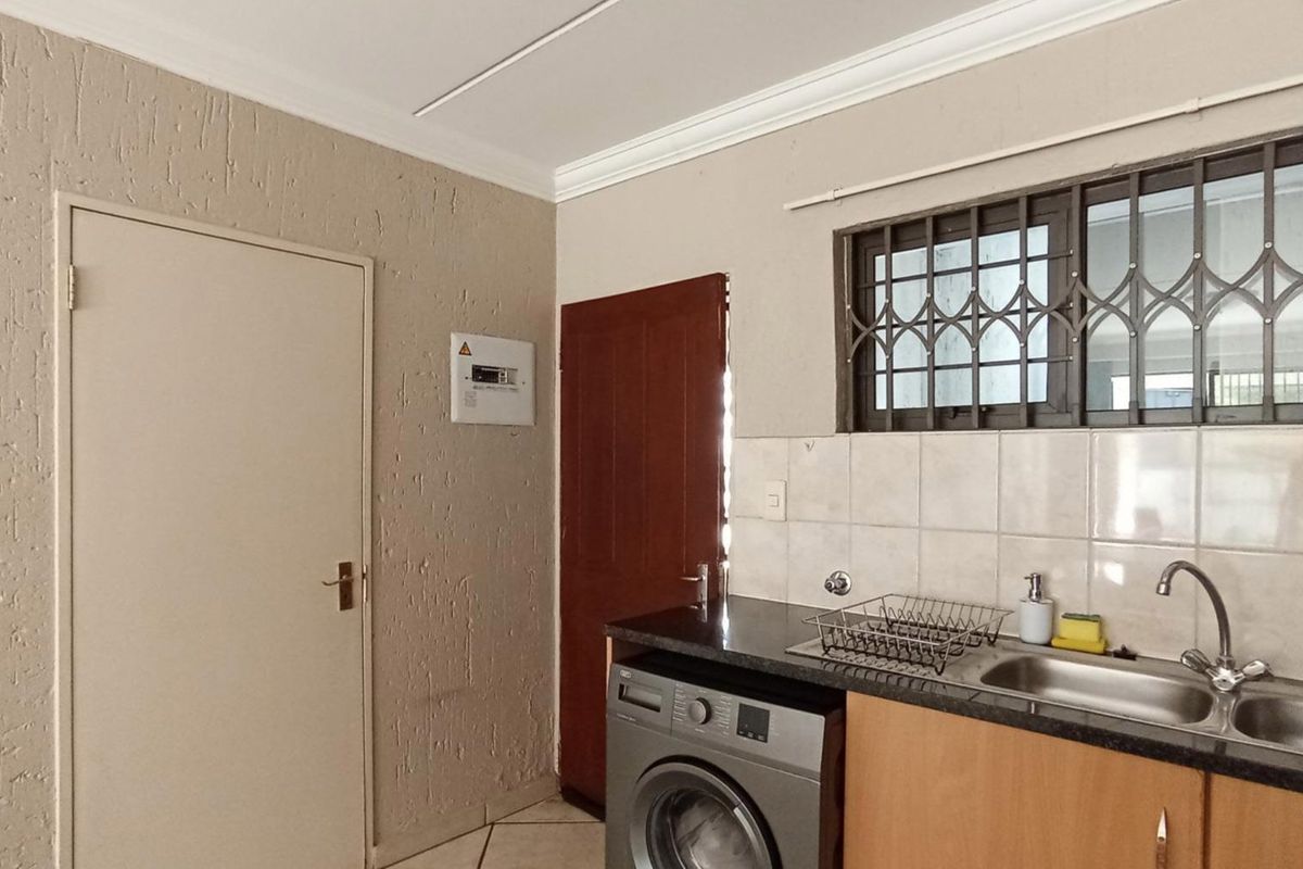 1 Bedroom Apartment for Sale in Sunninghill - Photo 4