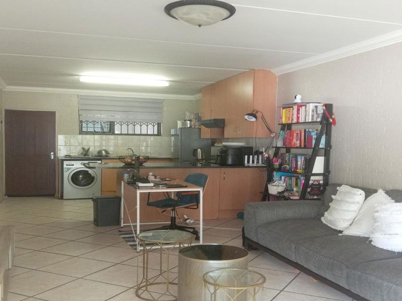 1 Bedroom Apartment for Sale in Sunninghill - Photo 6