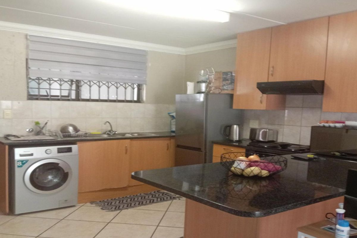 1 Bedroom Apartment for Sale in Sunninghill - Photo 5