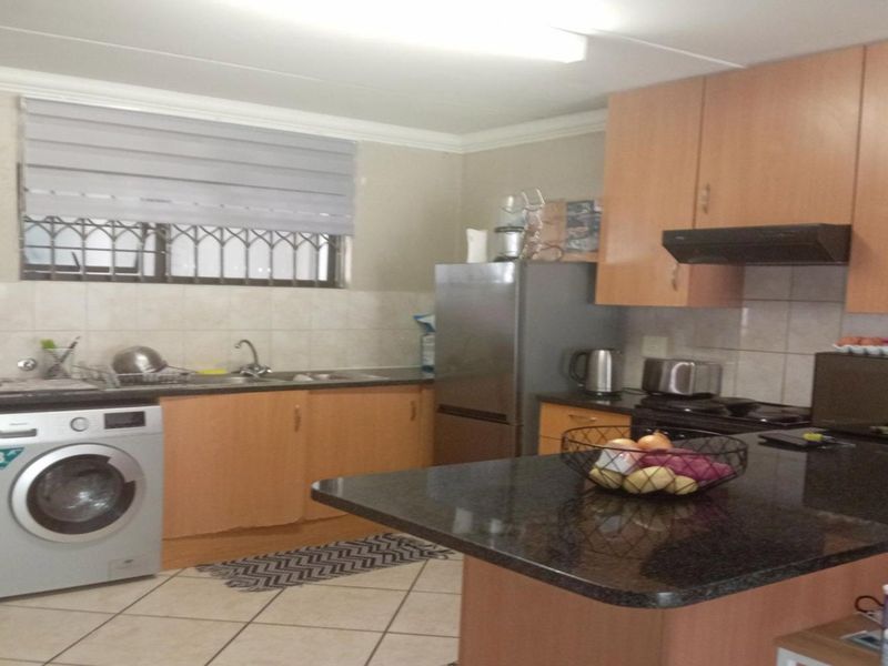1 Bedroom Apartment for Sale in Sunninghill - Photo 5