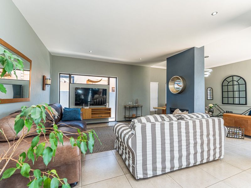 Where Sophistication Meets Luxury and Comfort - Photo 10