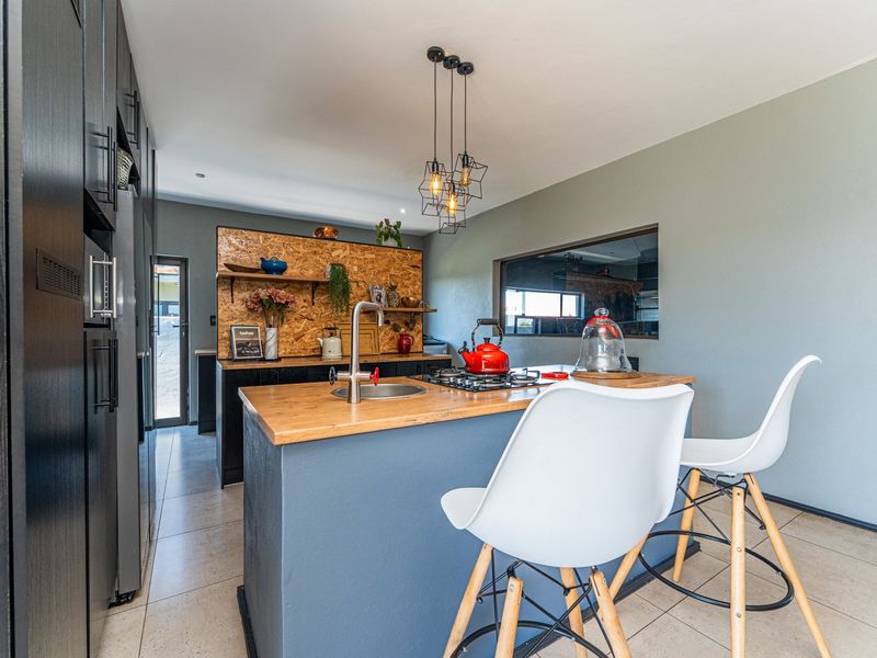 Where Sophistication Meets Luxury and Comfort - Photo 6