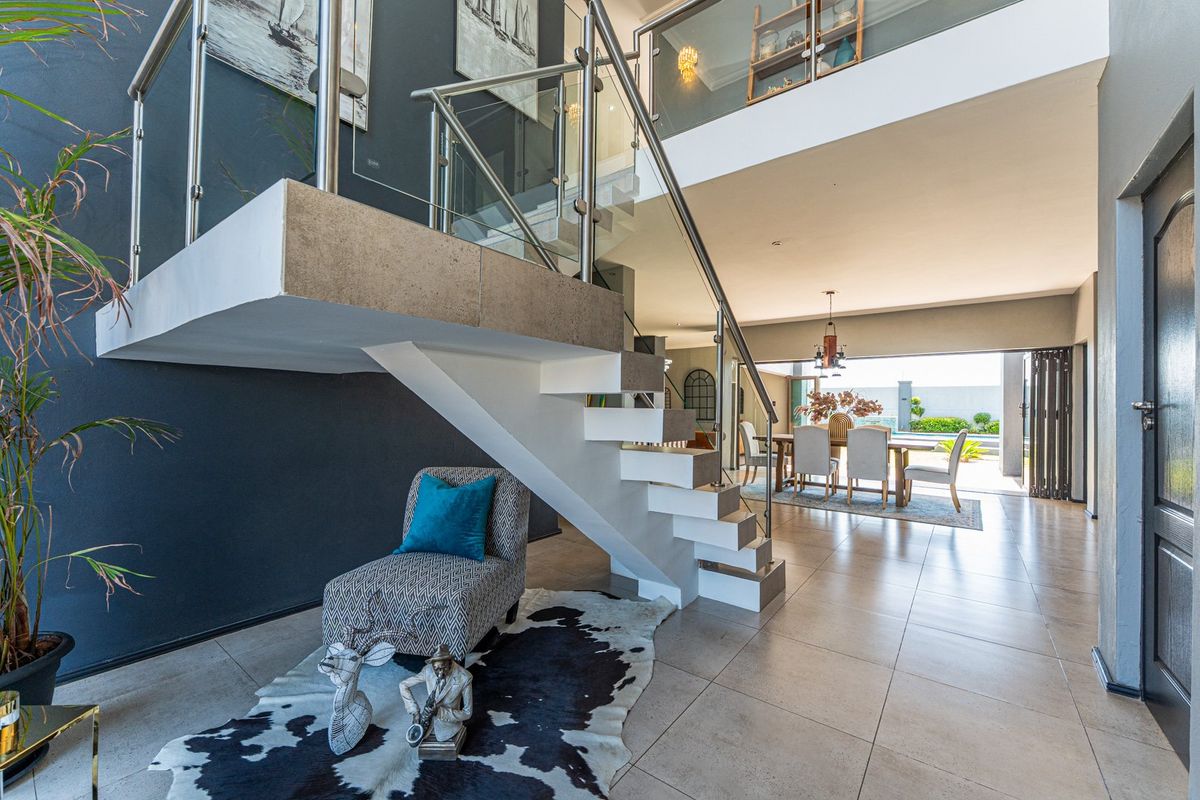 Where Sophistication Meets Luxury and Comfort - Photo 2