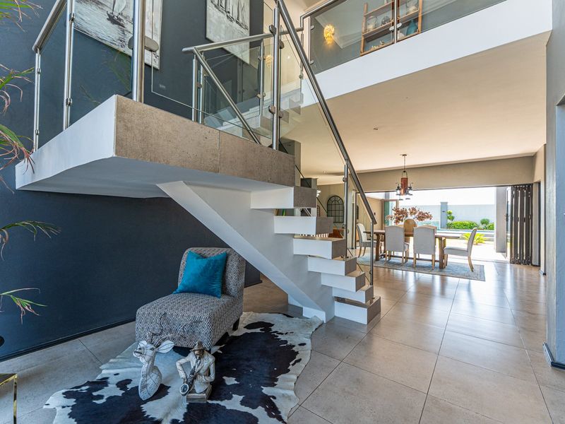 Where Sophistication Meets Luxury and Comfort - Photo 2