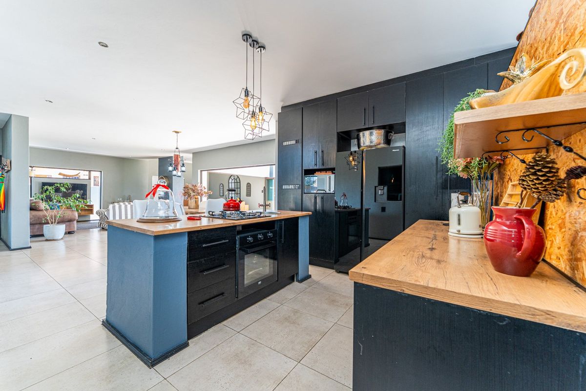 Where Sophistication Meets Luxury and Comfort - Photo 4