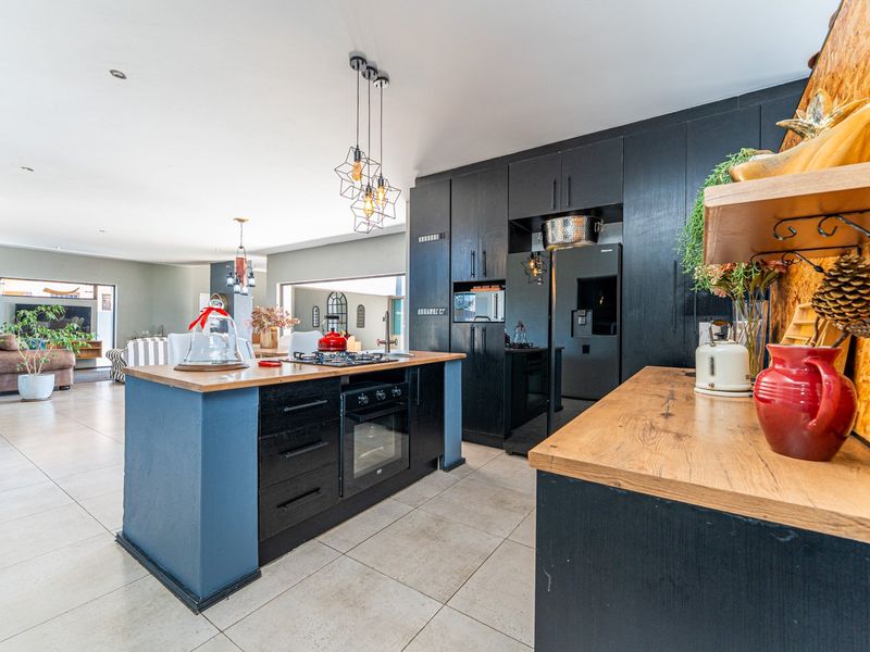 Where Sophistication Meets Luxury and Comfort - Photo 4