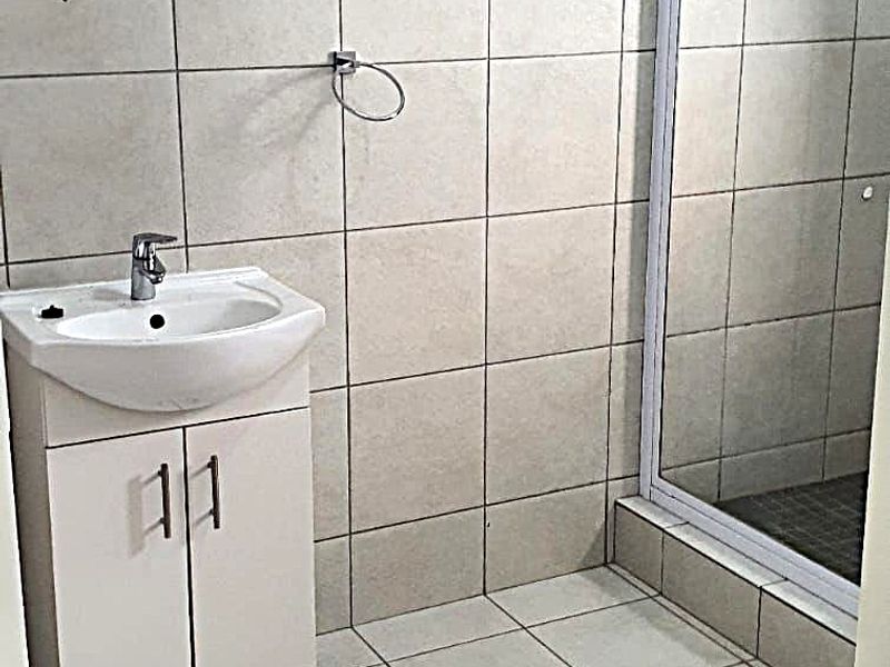 1 BED 1 BATH APARTMENT TO LET IN VICTORY PARK - Photo 5