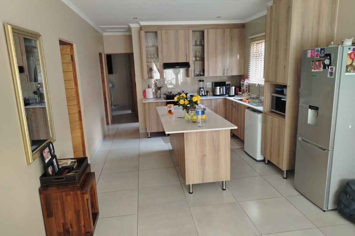 Stylish Modern Living in the Heart of Arcata - Photo 4