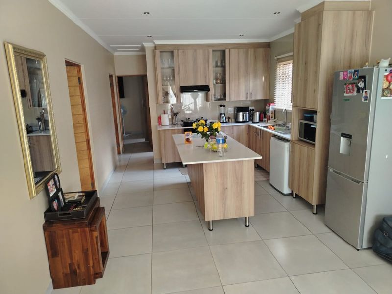 Stylish Modern Living in the Heart of Arcata - Photo 4