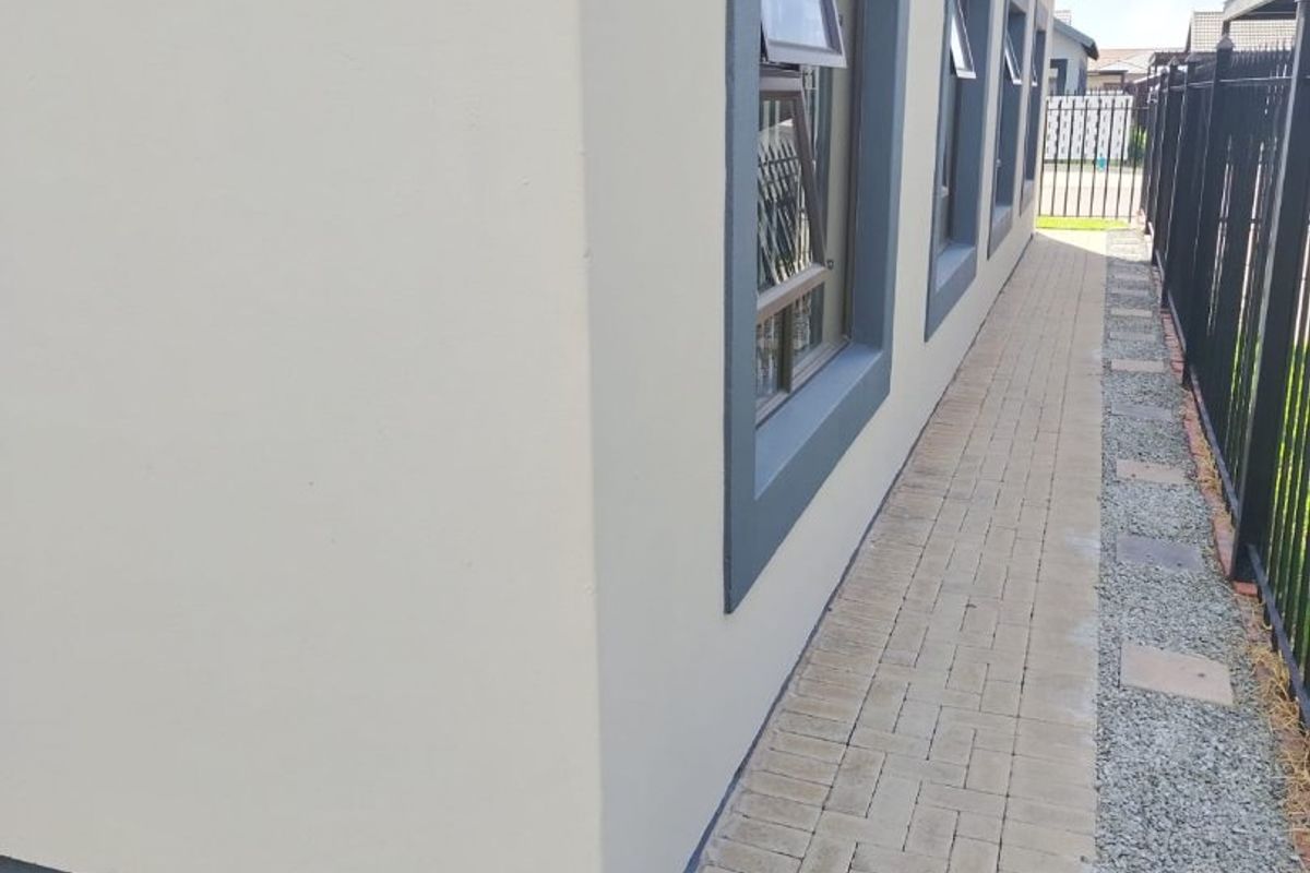 Stylish Modern Living in the Heart of Arcata - Photo 3