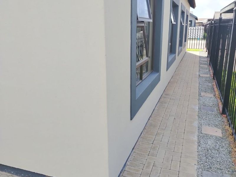 Stylish Modern Living in the Heart of Arcata - Photo 3