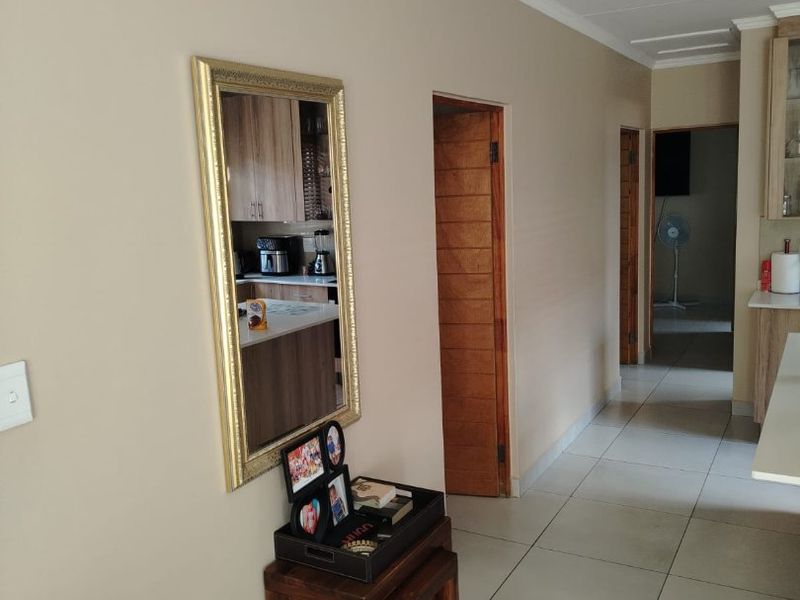 Stylish Modern Living in the Heart of Arcata - Photo 8