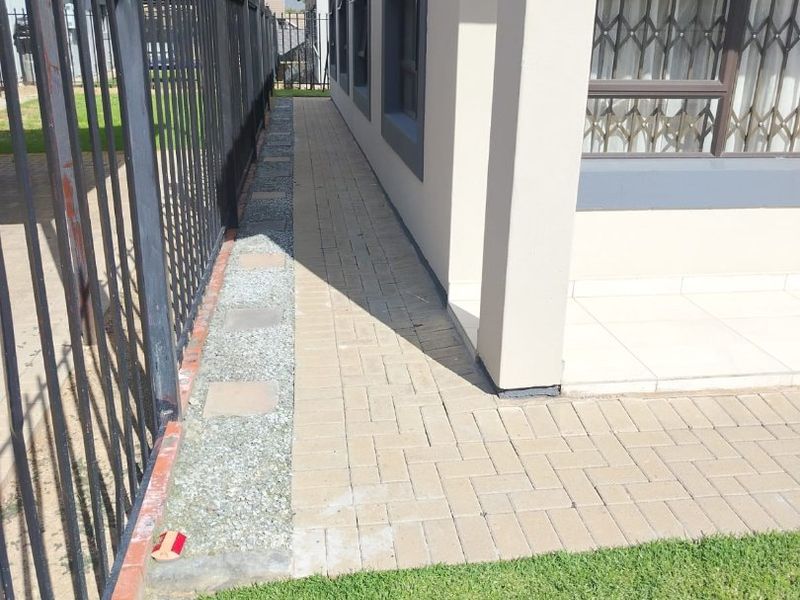 Stylish Modern Living in the Heart of Arcata - Photo 2